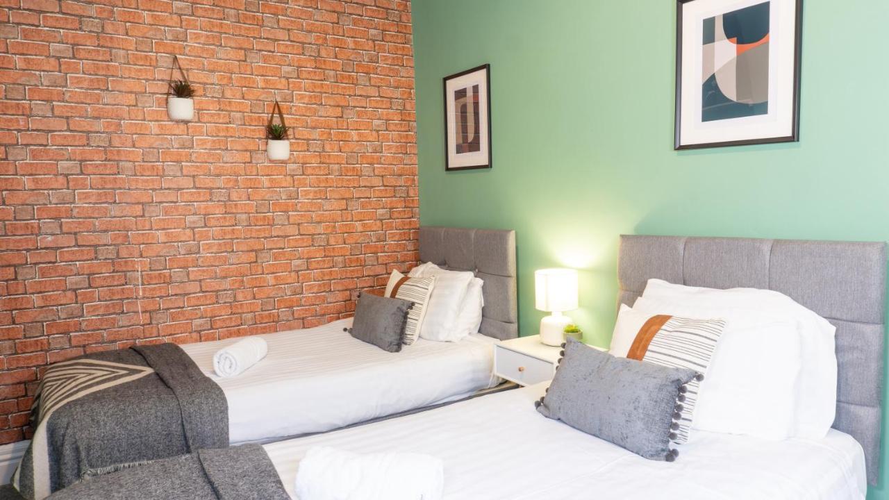 Air Host And Stay - Daisy House - Large 3 Bedroom Sleeps 7 10 Minutes From City Centre Liverpool Exterior photo